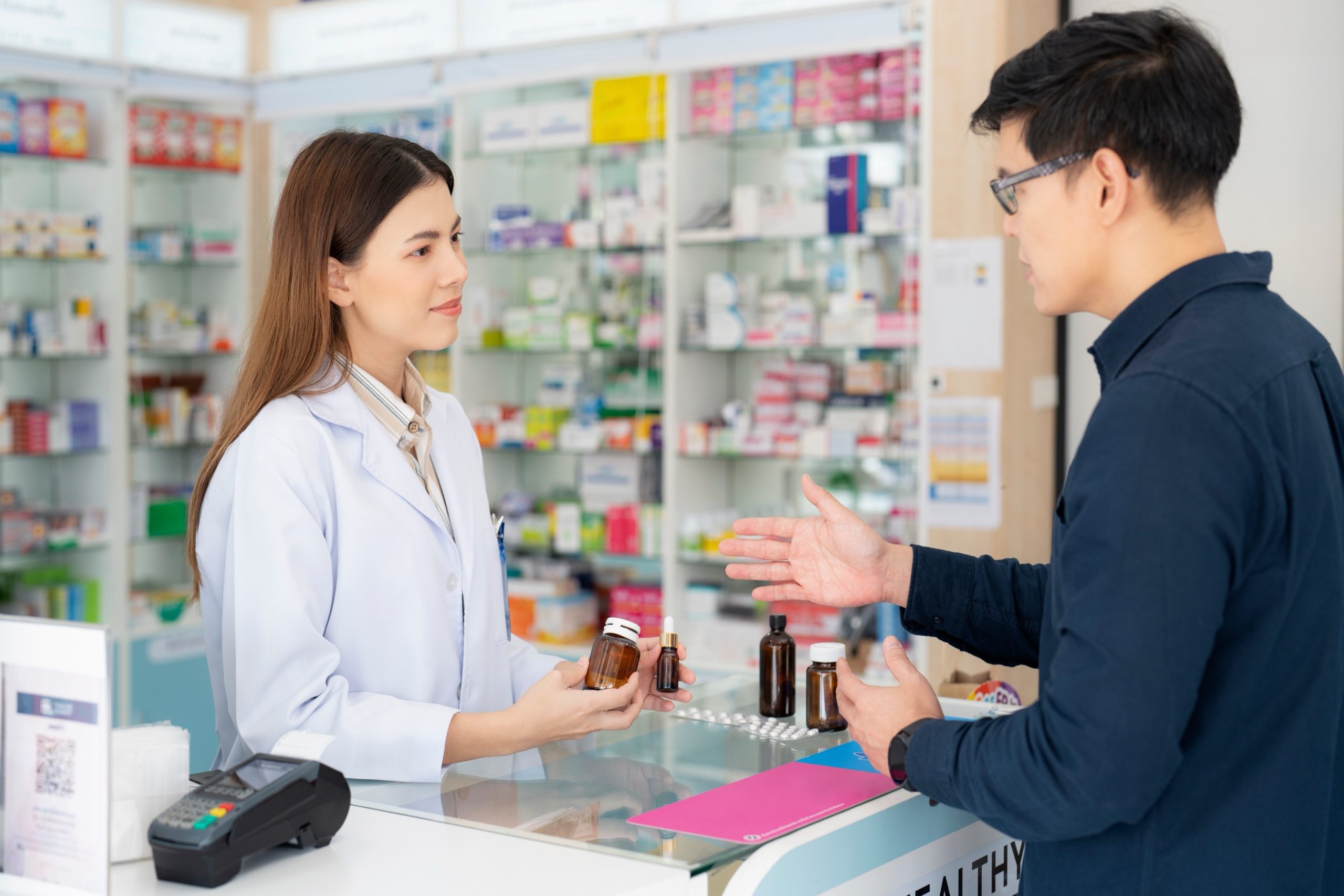 A pharmacist explaining the differences between Suboxone vs Subutex