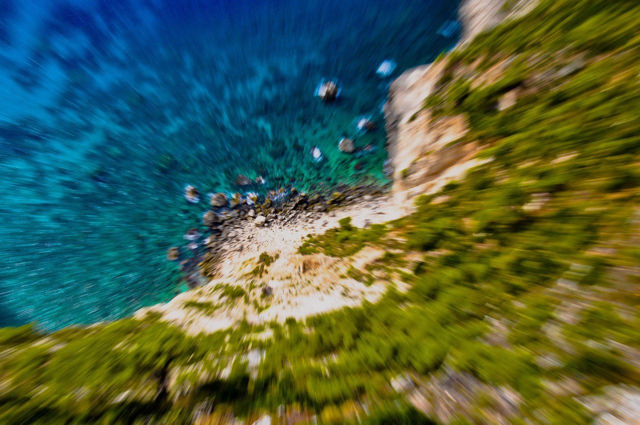 Picture of a beach with a distorted effect, representing vertigo